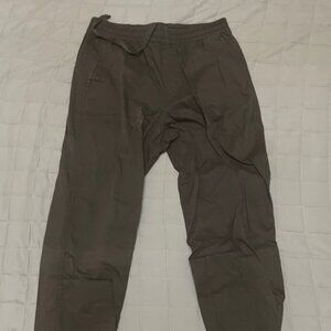 Classic Lightweight Jogger Pants - Size M (Waist 30-34")
